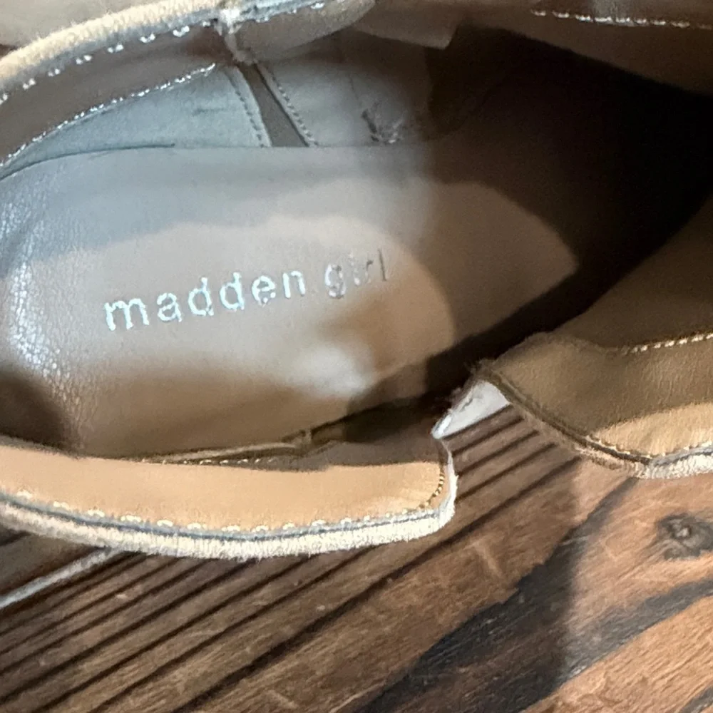 NWT Madden Girl Greteel Tan Wedge Booties